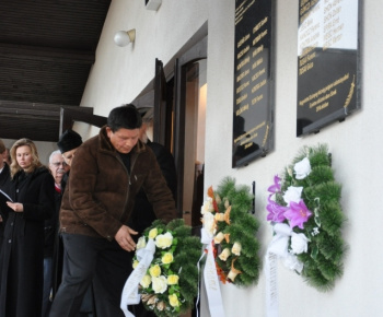 Odhalenie pamätnej tabule učiteľom