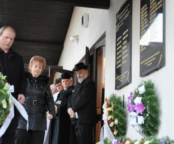 Odhalenie pamätnej tabule učiteľom