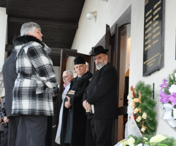 Odhalenie pamätnej tabule učiteľom