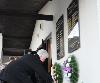 Odhalenie pamätnej tabule učiteľom